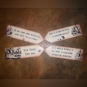 Alice in Wonderland Theme arrows